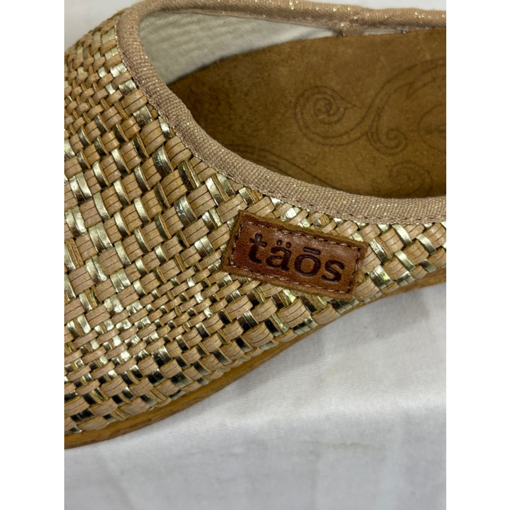 Women's Taos Woven Clogs Size 7.5 Tan Gold - Picture 2 of 6